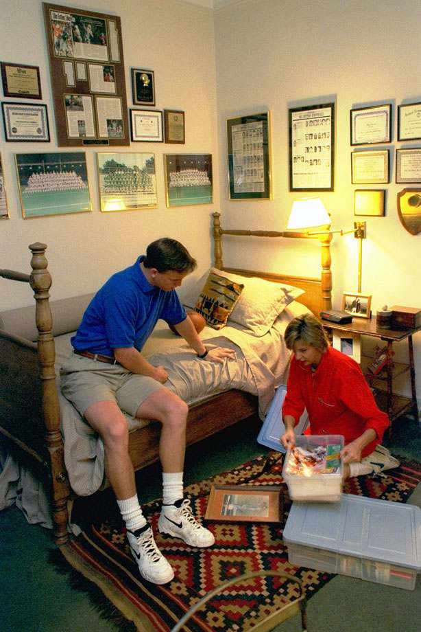 1996-Peyton-Manning-mother-Olivia-05735544.jpg